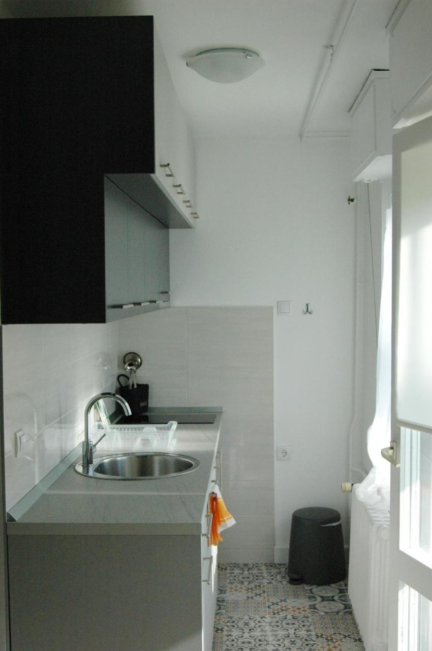 Five Apartment *